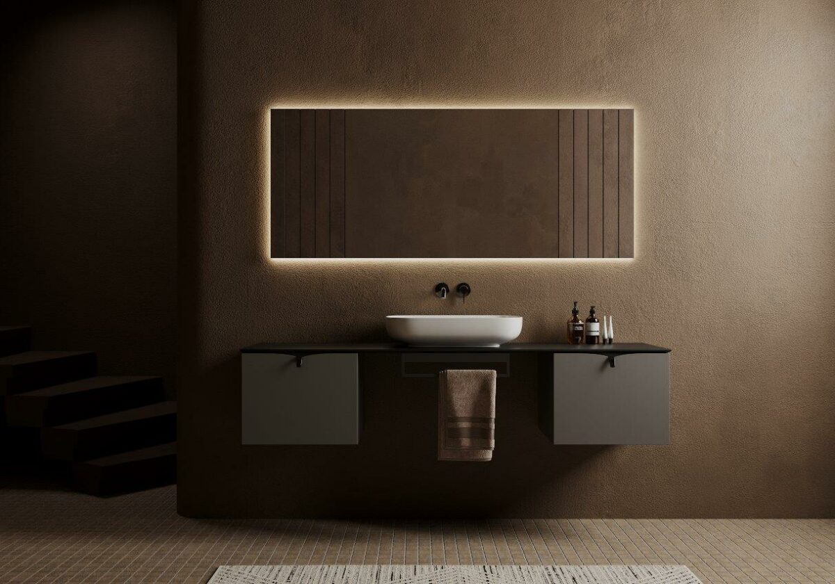 Minimalistyczna wersja kolekcji łazienkowej Siena w wersji z dwoma szafkami, wygodnym blatem i relingiem na ręcznik